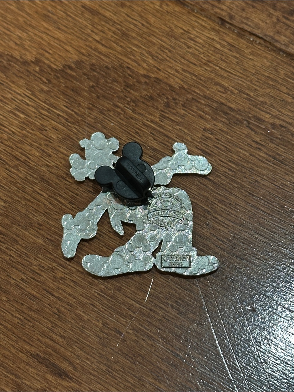 Disney Goofy Enamel Pin - Picture 2 of 2